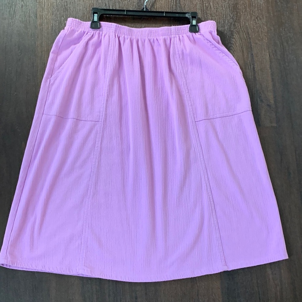 Vintage skirt with elastic waistband